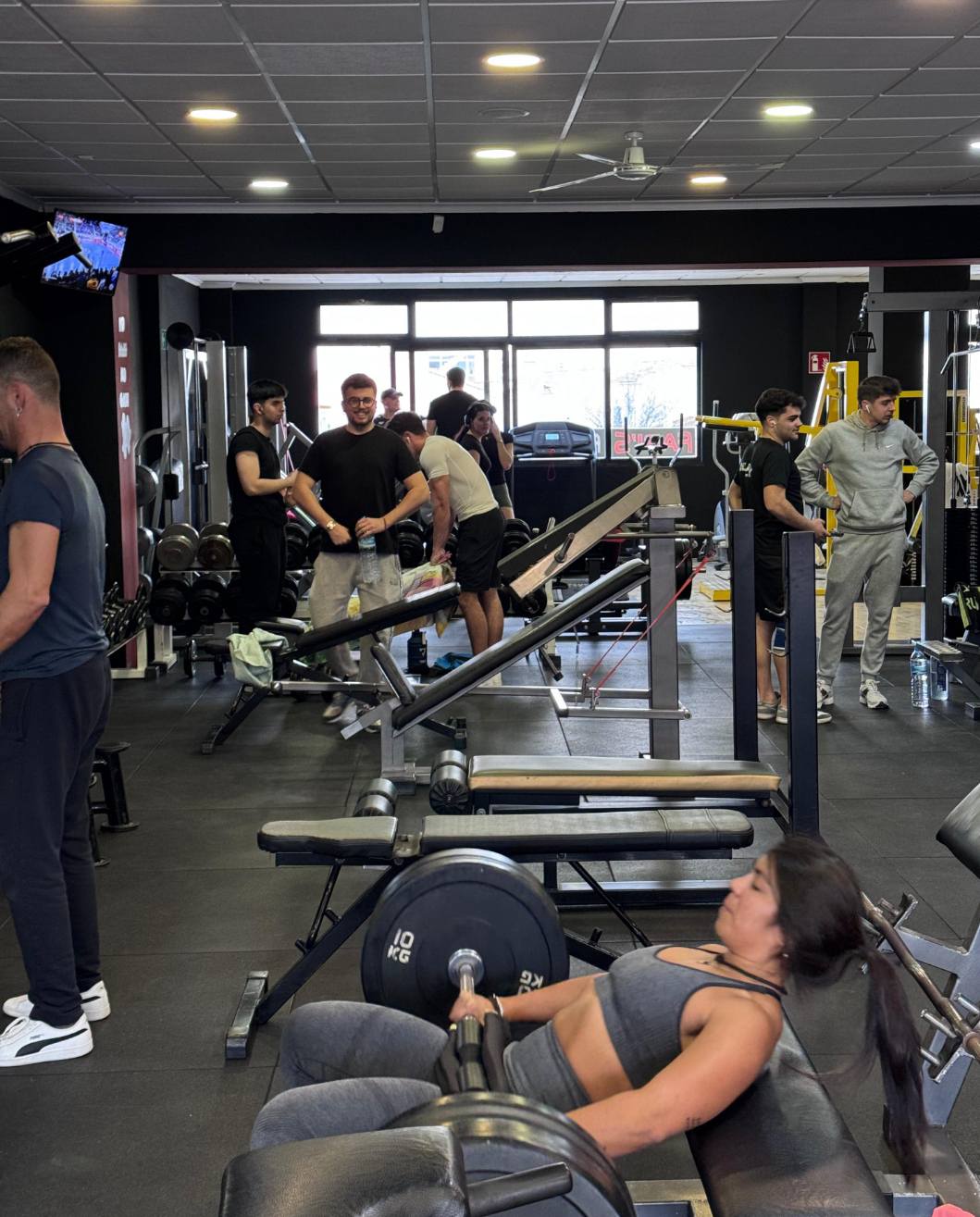 Socios entrenando en Big Brothers Fit
